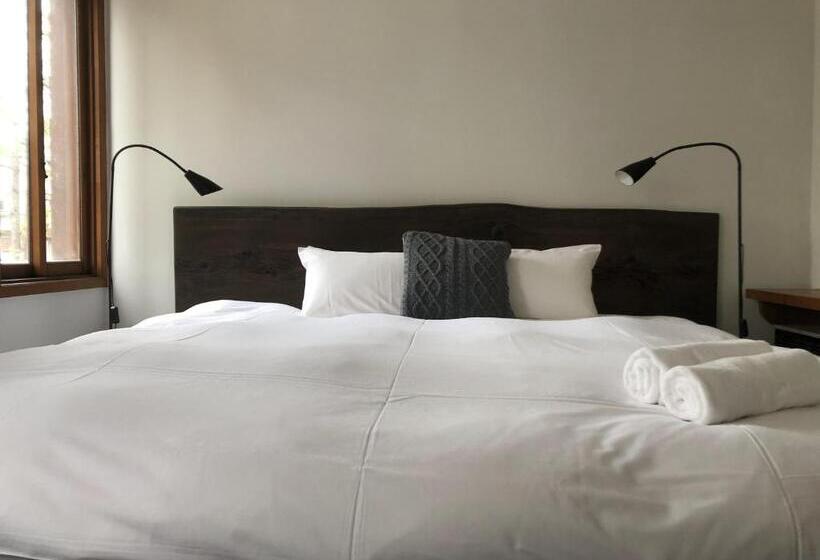 Standardzimmer Geteiltes Bad, The Joint