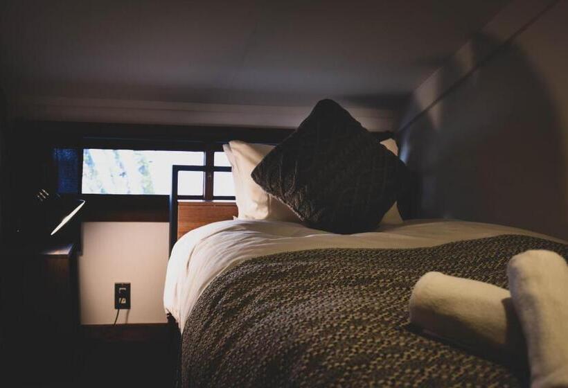 Familienzimmer Geteiltes Bad, The Joint