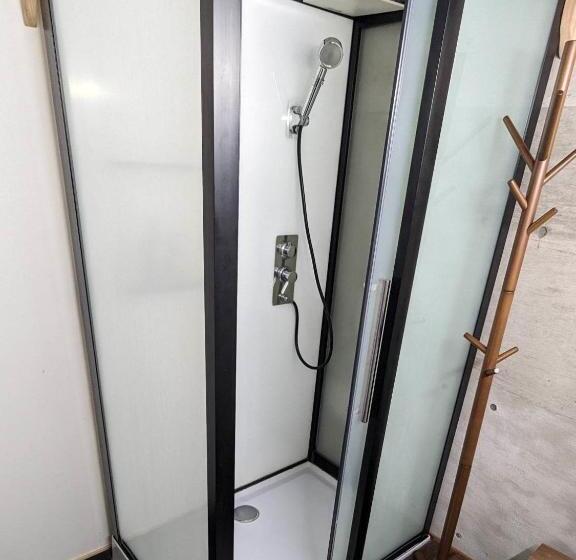 Standardzimmer, The Joint