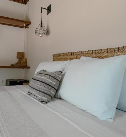 اتاق لوکس, Agam