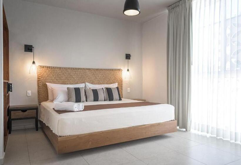 اتاق سوپریور با تخت بزرگ, Agam