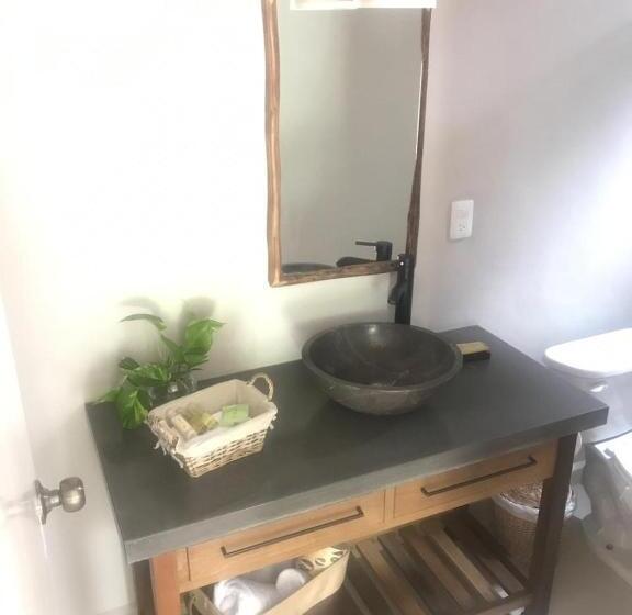 اتاق استاندارد, Agam