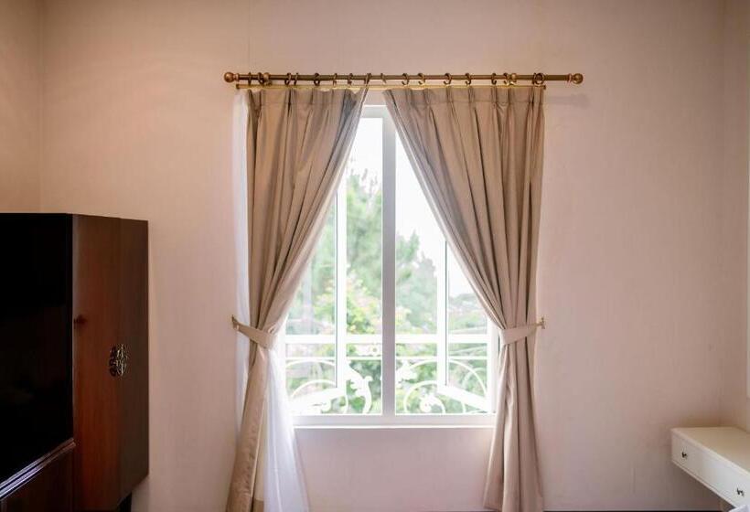 חדר סטנדרט, Beth Kasegaran Theresia