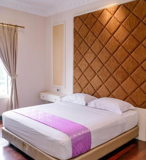 חדר סופריור, Beth Kasegaran Theresia