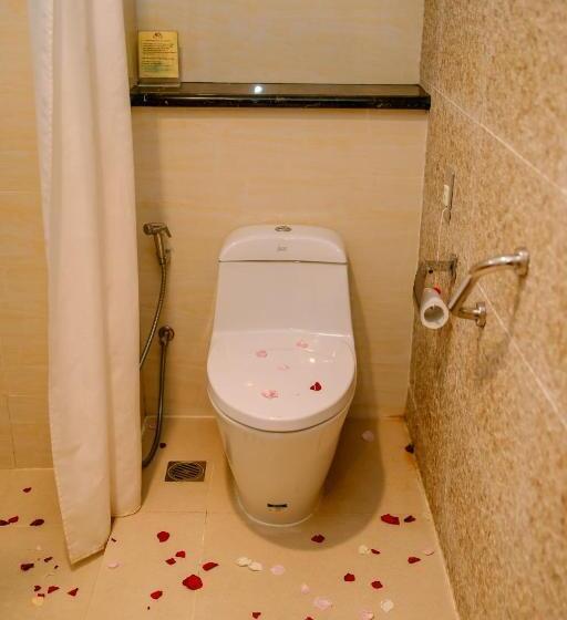 סוויטת ג'וניור, Beth Kasegaran Theresia