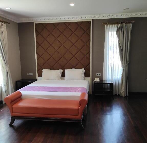 חדר דחוקס עם מיטת קינג, Beth Kasegaran Theresia