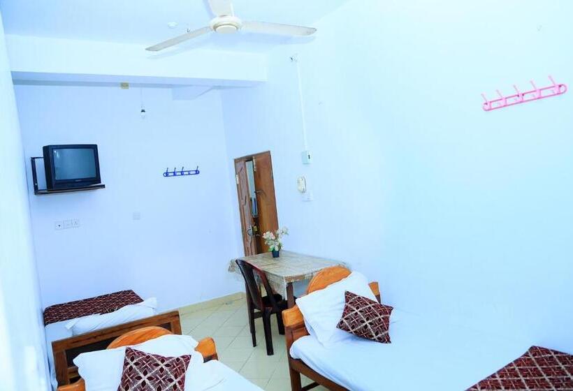 Executive Kolmen Hengen Huone, Sunraay Beach Inn
