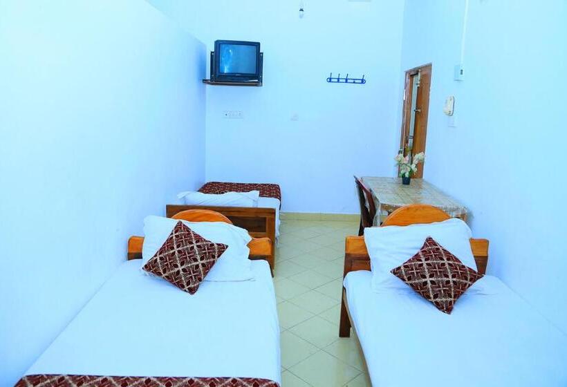 Executive Kolmen Hengen Huone, Sunraay Beach Inn