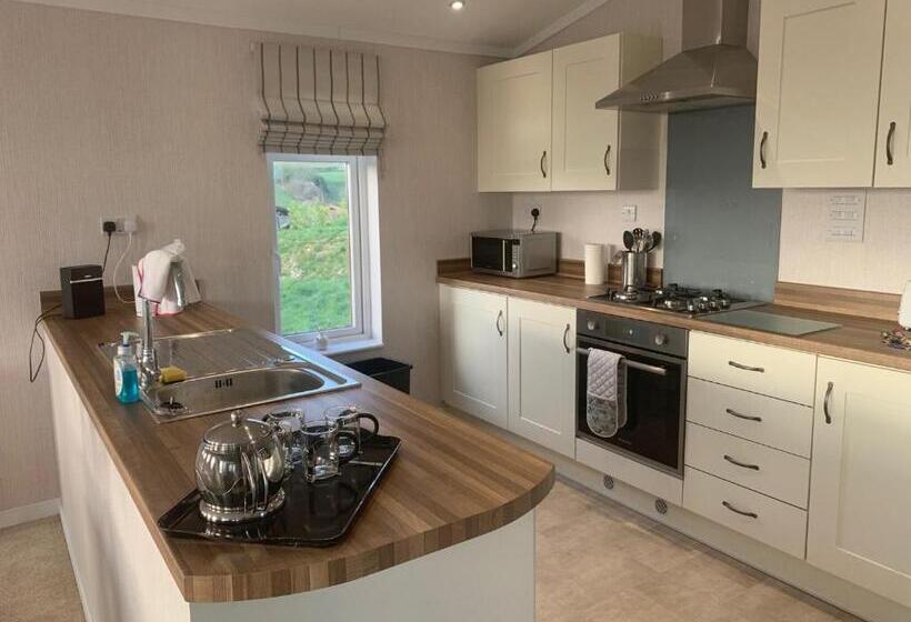 Дом 2 Спальни, Badgers Retreat Holiday Park