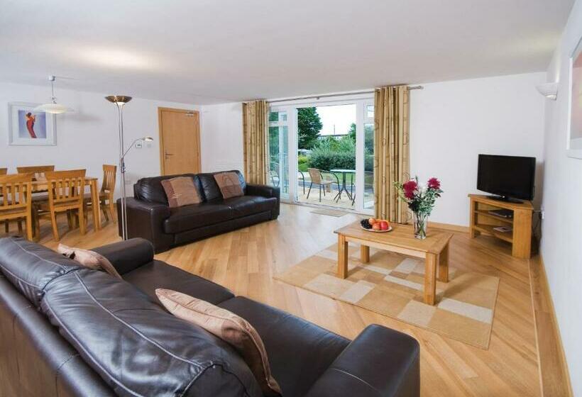 آپارتمان 2 خوابه, Redrock Apartments