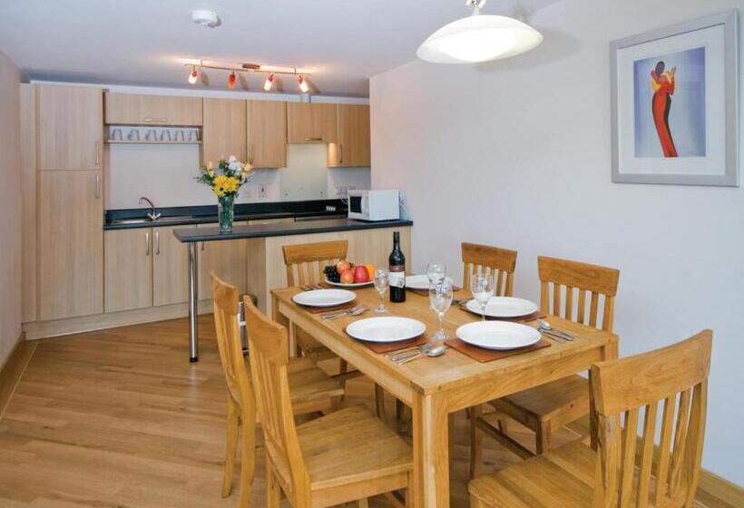 آپارتمان 3 خوابه, Redrock Apartments