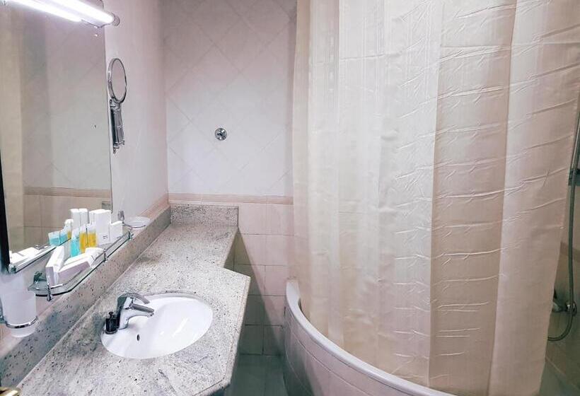 اتاق لوکس, White Moon Al Sadd