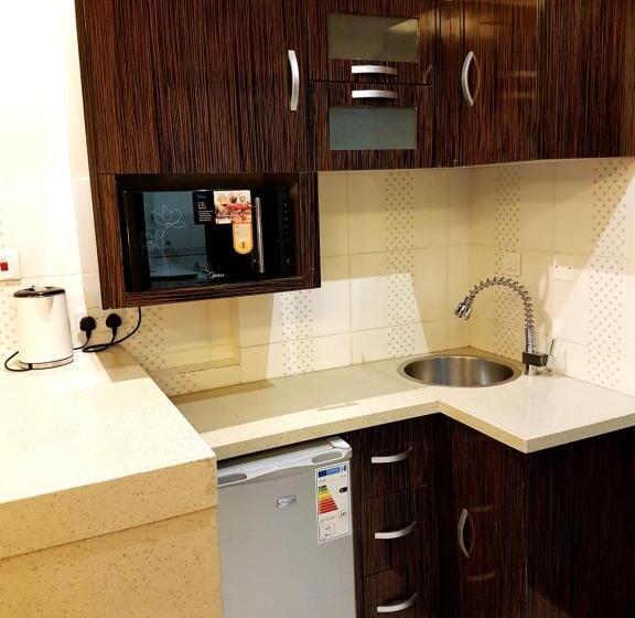 سوییت جونیور, White Moon Al Sadd