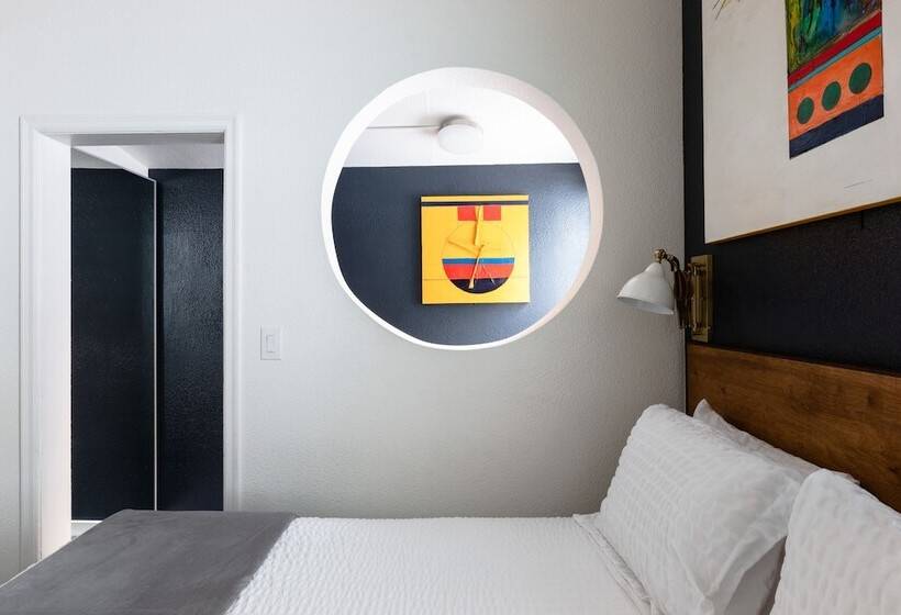 스탠다드 룸, The Metro