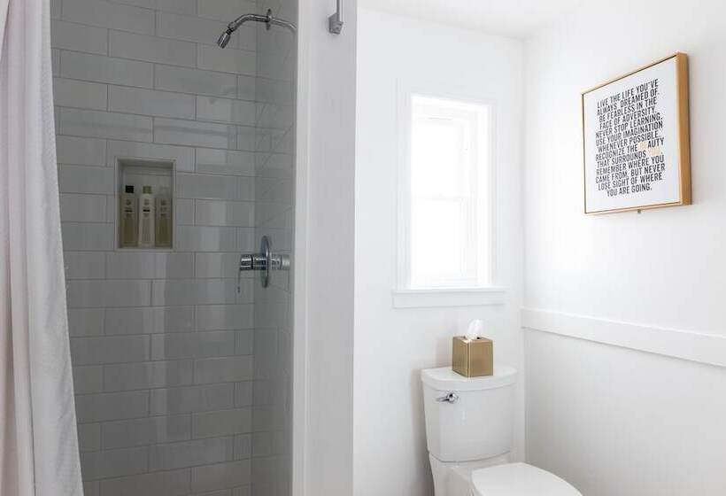 디럭스 룸, The Metro