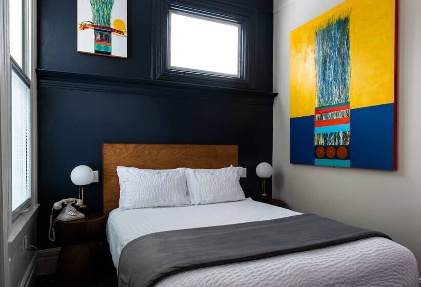 디럭스 룸, The Metro