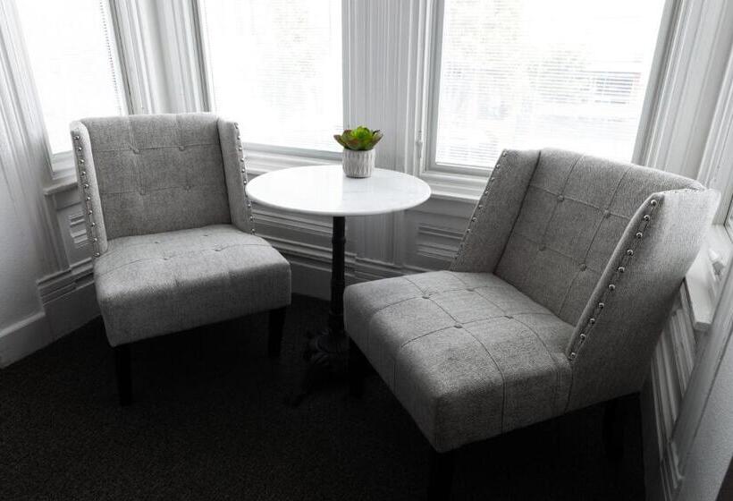 스탠다드 룸, The Metro