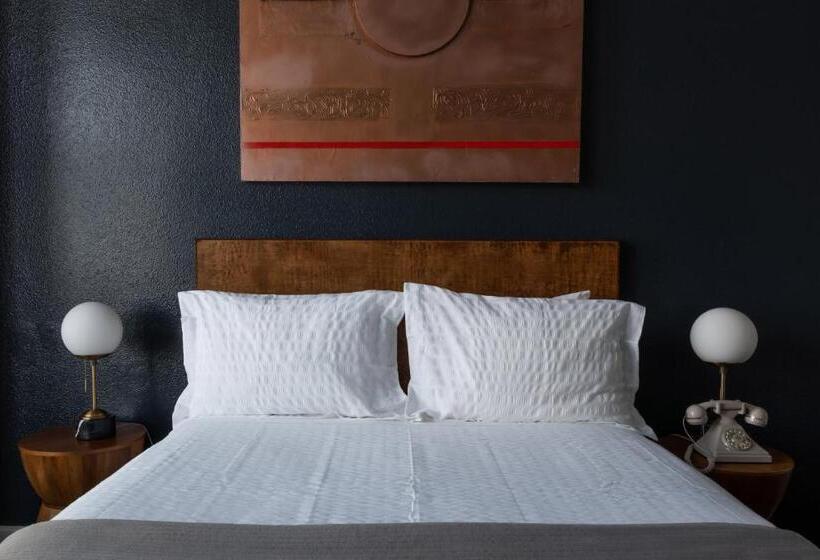 스탠다드 룸, The Metro