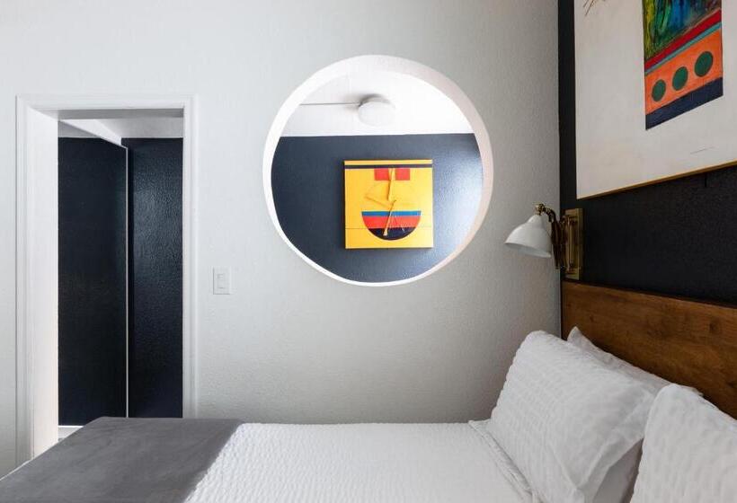 스탠다드 룸, The Metro