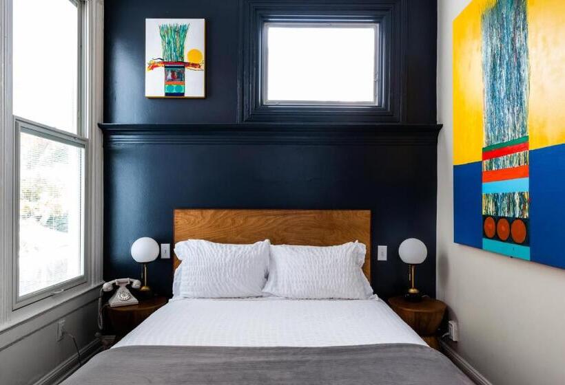 디럭스 룸, The Metro