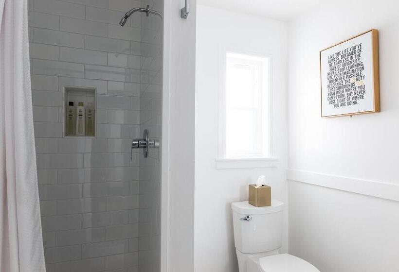 스탠다드 룸 더블 침대 2개, The Metro