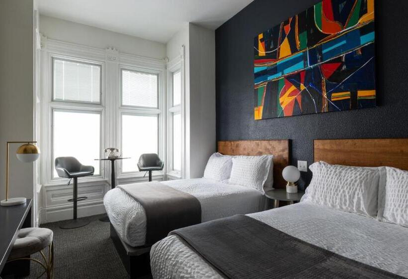 스탠다드 룸 더블 침대 2개, The Metro