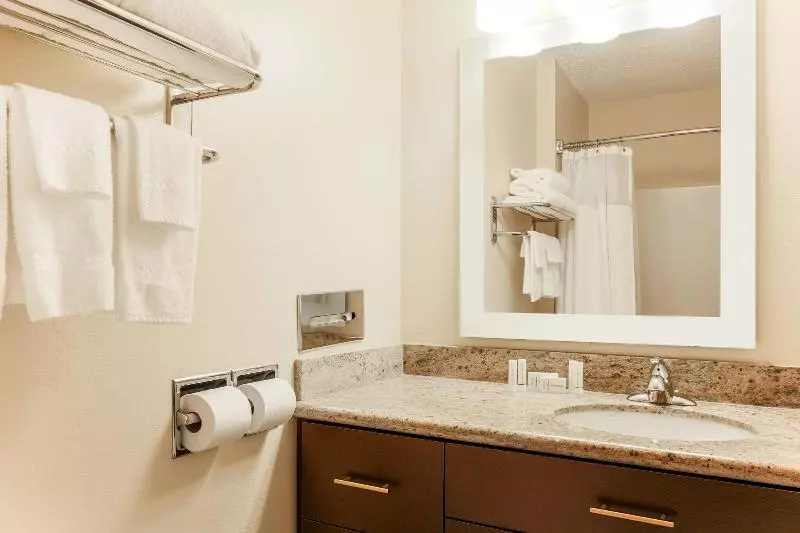 キングサイドベッドのスタンダードワンルーム, Sonesta Simply Suites Houston Brookhollow