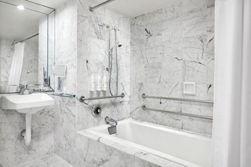 اتاق استاندارد با تخت دو نفره بزرگ, Westfields Marriott Washington Dulles