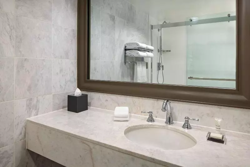 クイーンサイズベッドのスタンダードルーム, Westfields Marriott Washington Dulles