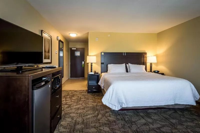 キングサイズベッドのスタンダードルーム, Westfields Marriott Washington Dulles