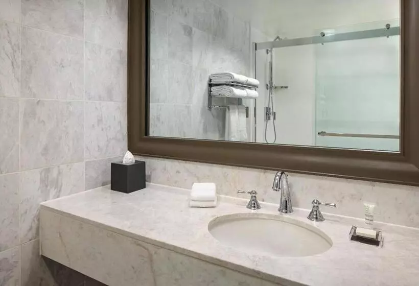 クイーンサイズベッドのスタンダードルーム, Westfields Marriott Washington Dulles