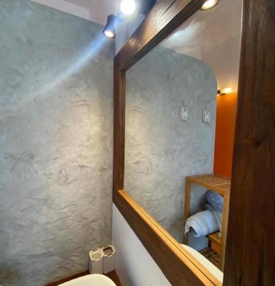 اتاق لوکس با بالکن و چشمانداز دریا, Nos Kasa