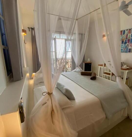 اتاق لوکس با بالکن و چشمانداز دریا, Nos Kasa