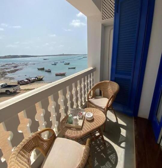 اتاق لوکس با بالکن و چشمانداز دریا, Nos Kasa