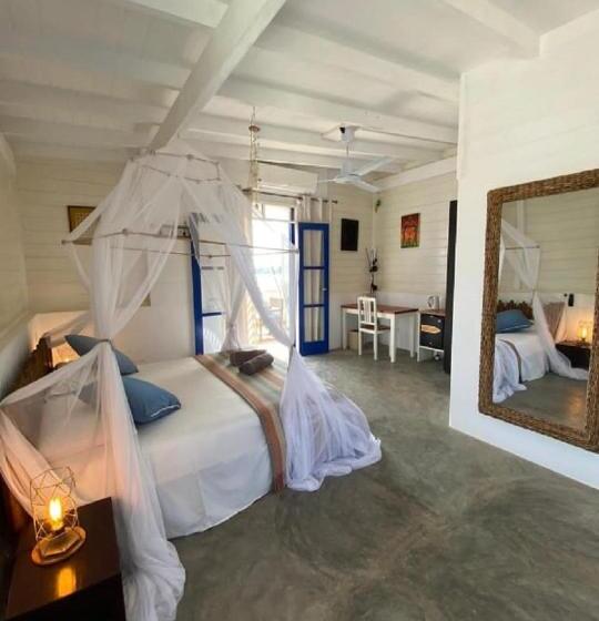 اتاق لوکس با بالکن و چشمانداز دریا, Nos Kasa