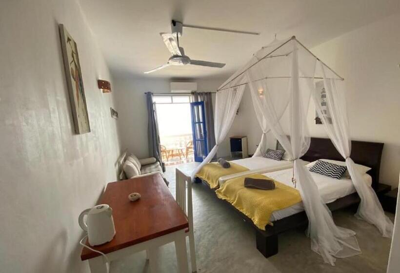 اتاق لوکس با چشمانداز دریا, Nos Kasa