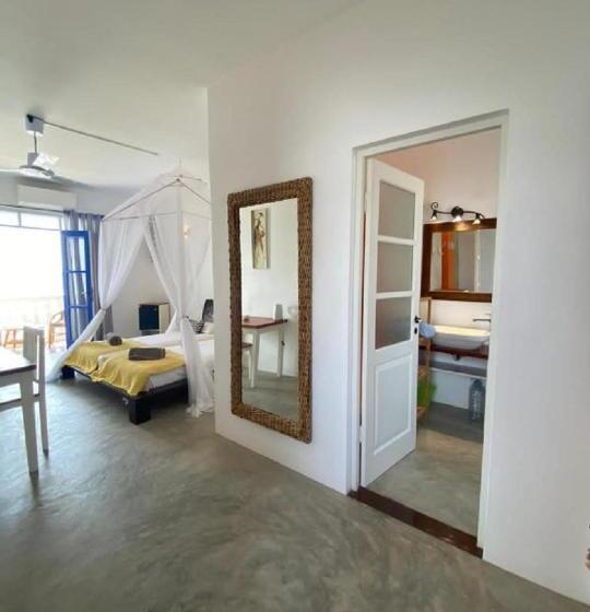 اتاق لوکس با چشمانداز دریا, Nos Kasa