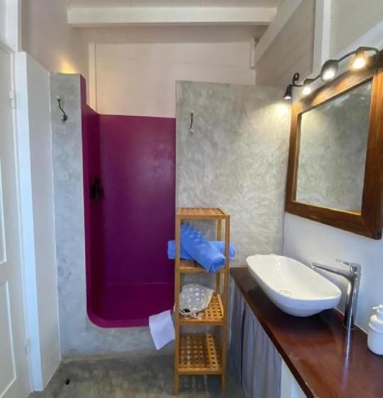 اتاق سوپریور با چشمانداز دریا و بالکن, Nos Kasa