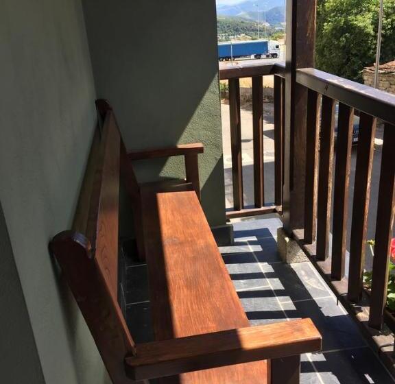 Полулюкс с Балконом, As Miguiñas Do Cebreiro