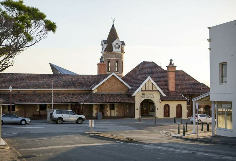 خانه 3 خوابه, Spencer Cottage