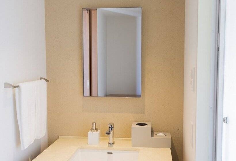 Номер Стандарт, Strata Naha