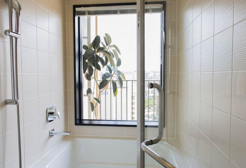 Номер Стандарт, Strata Naha