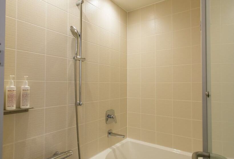 Номер Стандарт, Strata Naha