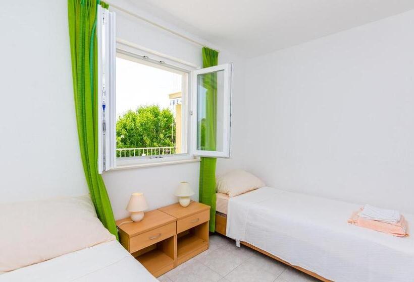 标准间内部标间, Villa Bind