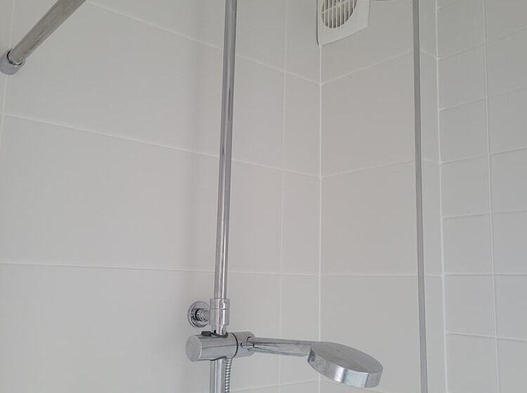 غرفة قياسية ثلاثية مزودة بشرفة, Hôtel De La Plage