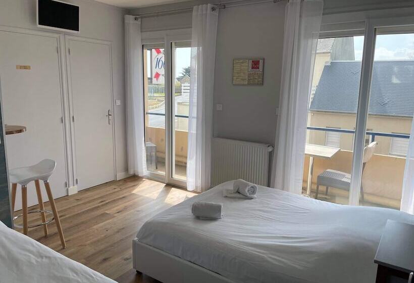 غرفة قياسية ثلاثية مزودة بشرفة, Hôtel De La Plage