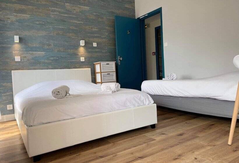 Трехместный Номер Стандарт с Балконом, Hôtel De La Plage