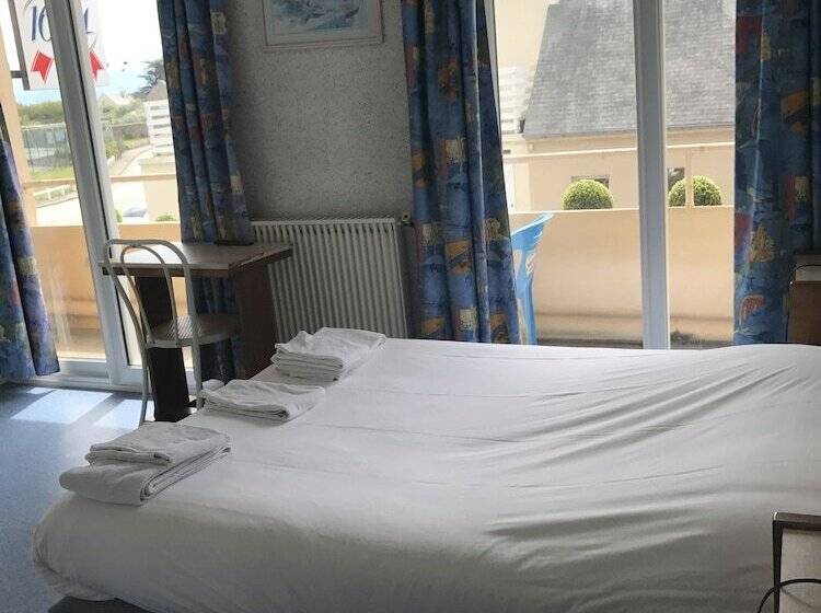 غرفة قياسية ثلاثية مزودة بشرفة, Hôtel De La Plage