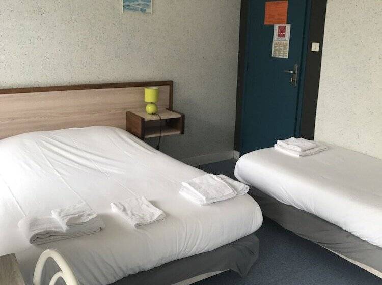 Трехместный Номер Стандарт с Балконом, Hôtel De La Plage