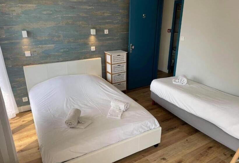 غرفة قياسية ثلاثية مزودة بشرفة, Hôtel De La Plage